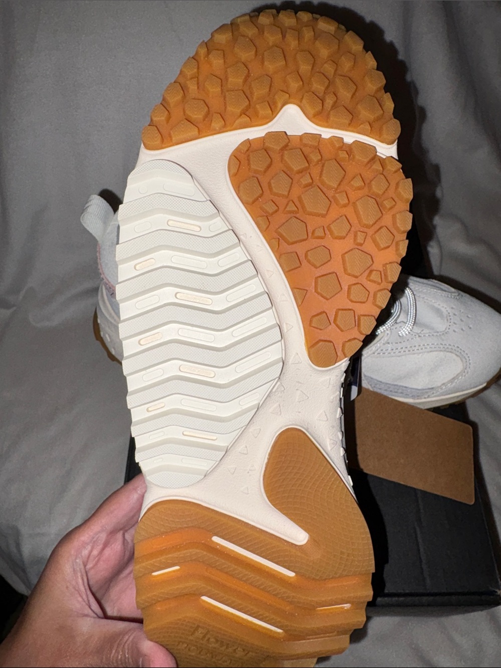 NWT Flower Mountain Wave Sneaker in White - Picture 16 of 16